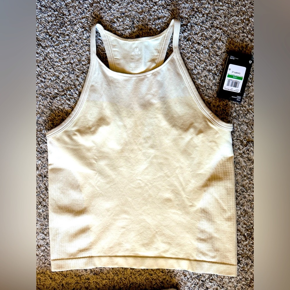 NWT Under Armour Crop Top🤎